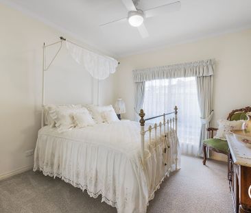 Central Perfection! Incl. Fridge, Washing Machine and Clothes Dryer. - Photo 3