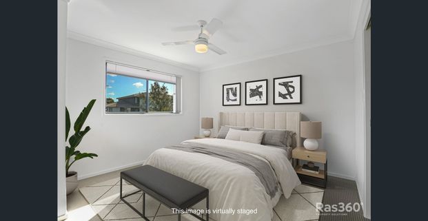 Move in Now! Tri-Level 3-bedroom Townhouse in COOMERA QLD - Photo 1