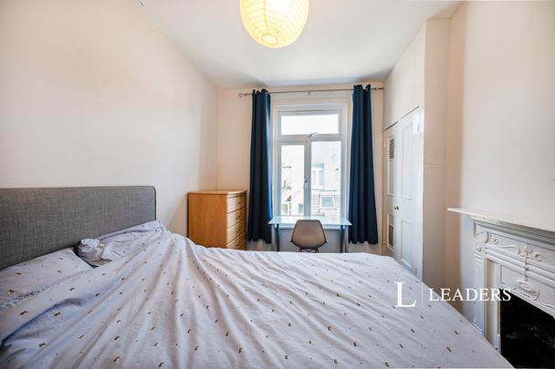 4 bedroom house to rent Mafeking Road, PO4 - Photo 1