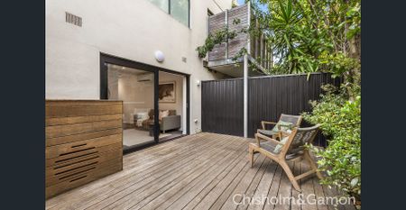 A Sunny Slice of Courtyard Seclusion - Photo 4