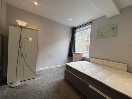 1 bedroom in a flat share to rent - Photo 4