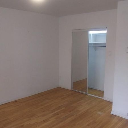 NDG Studio Apt on Fielding St West - Photo 3