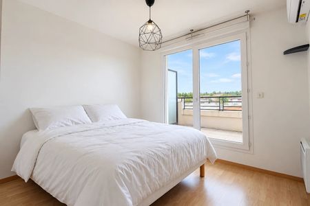Vénissieux - Mairie : Superbe T3 de 69m² avec terrasse de 70m² et garage - Photo 4