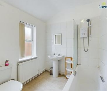 4 bedroom Town house To Let - Photo 2