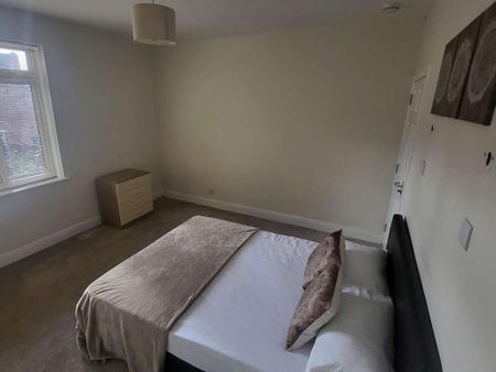 4 bedroom house of multiple occupation to rent - Photo 5