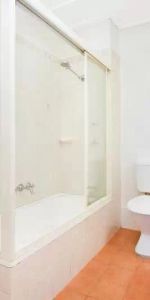 SPACIOUS STUDIO APARTMENT IN ULTRA CONVENIENT LOCATION - Photo 3