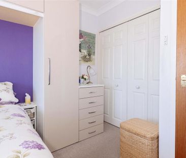 2 bedroom retirement property to rent - Photo 6