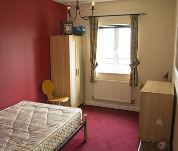2 Bedroom Modernised Apartment - Photo 3