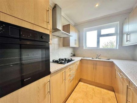 Sumner Road, Farnham, Surrey, GU9 - Photo 4