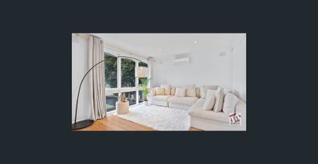 INVITING & SPACIOUS FAMILY HOME! - Photo 4