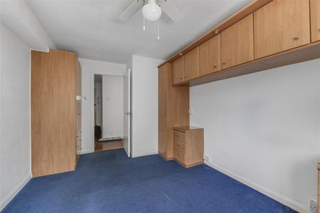 1 bedroom block of apartments to rent - Photo 2