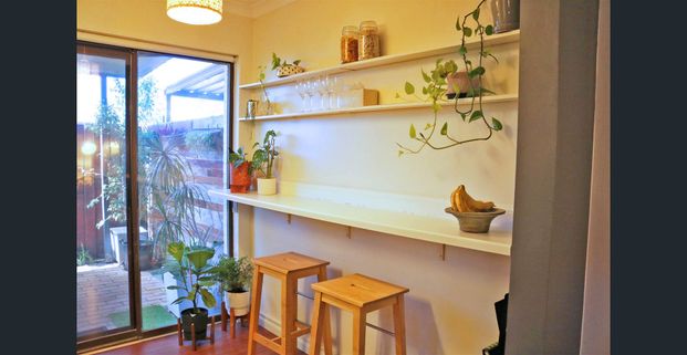 Life on the Maylands strip - Photo 1