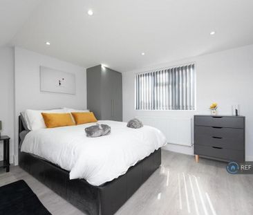 5 bedroom semi-detached house to rent - Photo 5
