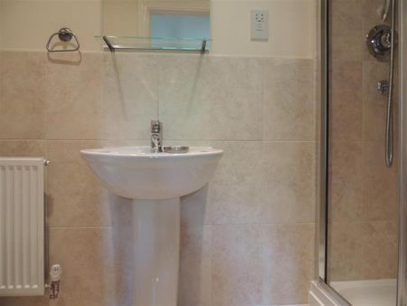 3 bedroom link detached house to rent - Photo 4