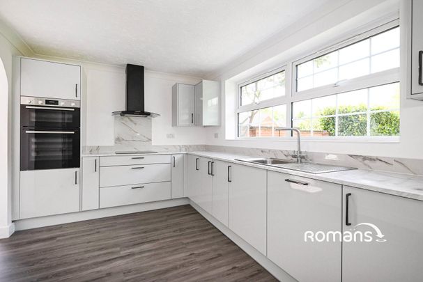 Gloucestershire Lea, Warfield, Bracknell, RG42 - Photo 1
