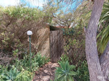 FAMILY HOME IN GREAT LOCATION !! - Photo 5