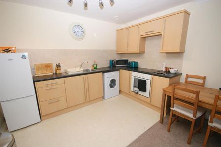 2 bedroom apartment to rent - Photo 4