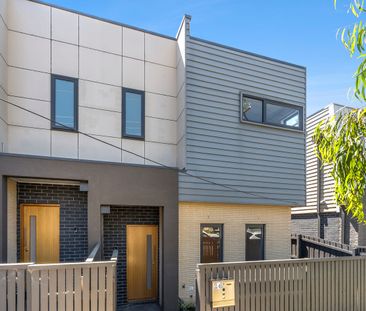 Ideal Geelong West Living - Photo 4