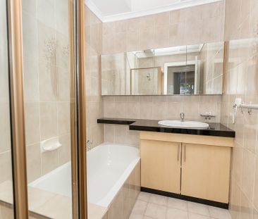 EASY TO MAINTAIN UNIT IN CAULFIELD SOUTH - Photo 5