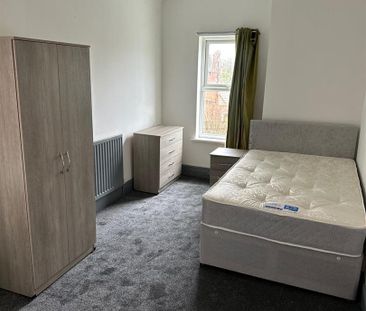 1 Beds - House share - - Photo 5