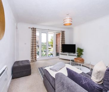 2 bedroom Flat To Let Total Size: 940 SQ FT - Photo 2