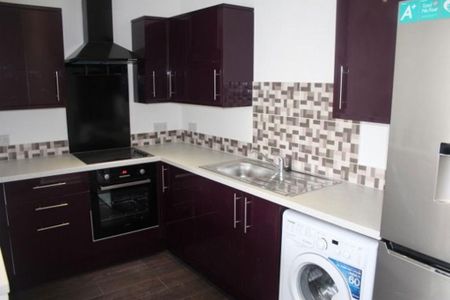 4 bedroom flat to rent - Photo 3