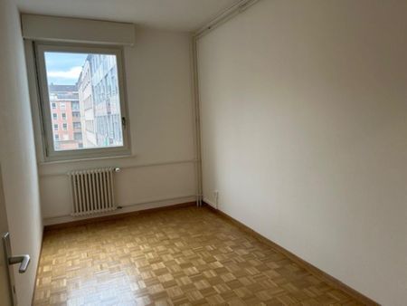 Appartement traversant de 4.5 pièces situé au 3ème étage. - Photo 2