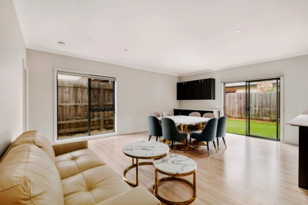 Room 2 (10 Carlson) - Photo 1