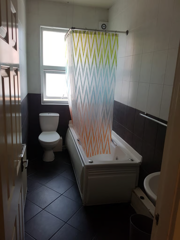 1 bedroom in a house share to rent - Photo 4