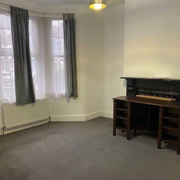 1 bedroom bedsit to rent - Photo 1