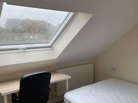 Hillcross Avenue - Photo 4