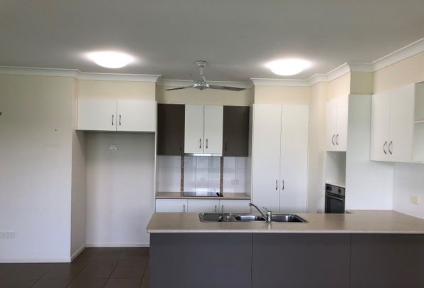 32 Derwent Cct, Kelso QLD 4815 - House For Rent | Domain - Photo 1