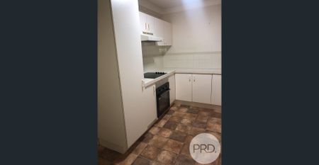 Ground Floor Unit !! - Photo 3