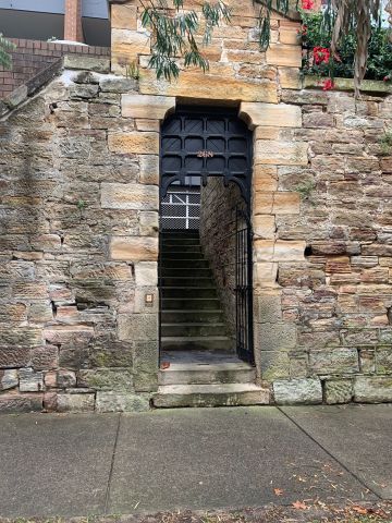 Pet Friendly 2 Bedroom Unit with Private Courtyard and Secure Car Spot - Photo 3