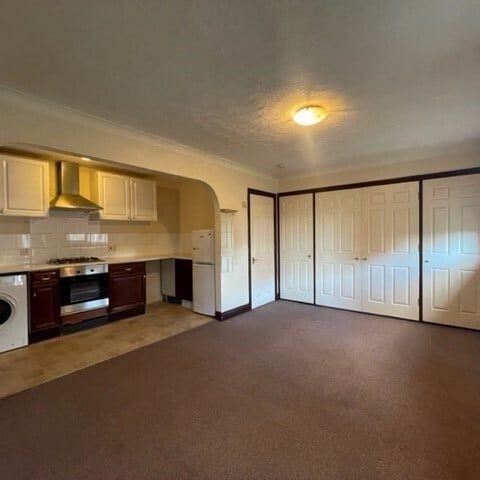 Runnymede Court - Photo 2