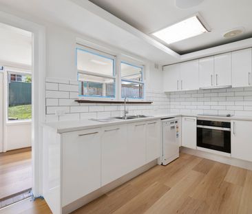 20 Jimada Avenue, Frenchs Forest NSW 2086 - House For Rent | Domain - Photo 2