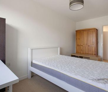 1 bedroom in a flat share to rent - Photo 5