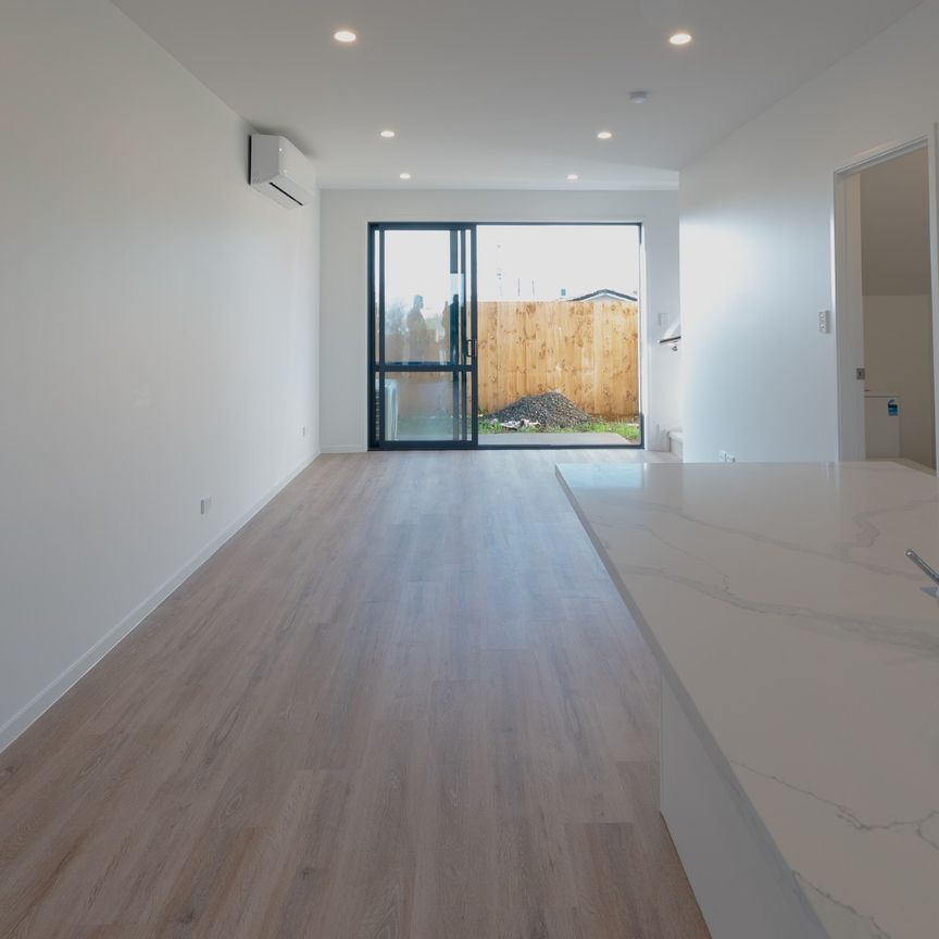 Modern townhouse - Photo 1