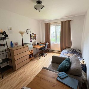 NDG Grand 5 1/2 ,bas duplex tranquille, 3 ch fermées - Photo 2