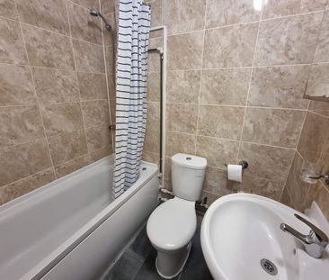 4 Bed Terraced House, Moody Street, E1 - Photo 2