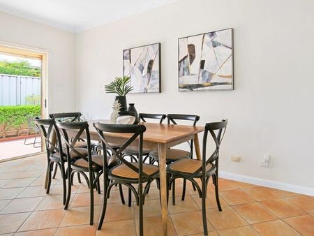 Sun-Filled, Single Level Three Bedroom Family Home With Private Entertainment Courtyard, Ultra Convenient Location - Photo 2