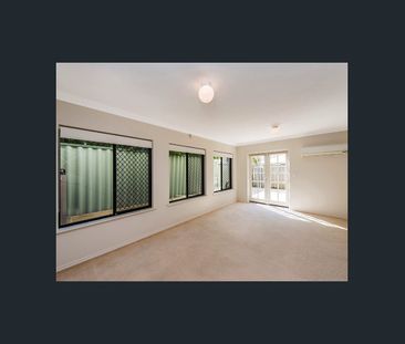 MODERN TOWNHOUSE - Photo 2