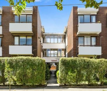 Modern Ground Floor Apartment – Walk to EVERYTHING - Photo 6