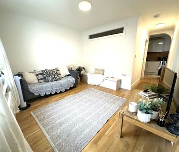 Antrobus Road, London - Photo 1