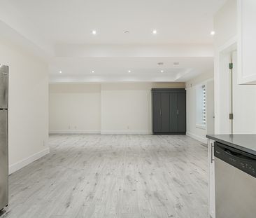 Beautiful One Bedroom Suite in White Rock - Photo 6