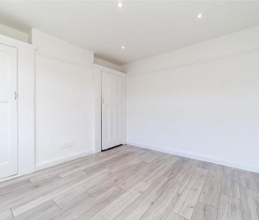 3 bedroom flat to rent - Photo 2