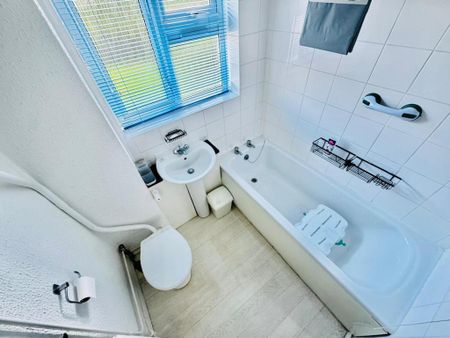 2 bedroom ground floor flat to rent - Photo 5