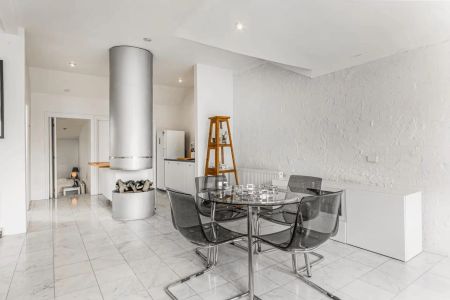 Furnished Art Deco Sanctuary in the Heart of South Yarra - Photo 2