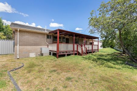 Warm, Welcoming Living in a Prime Frankston Location - Photo 5