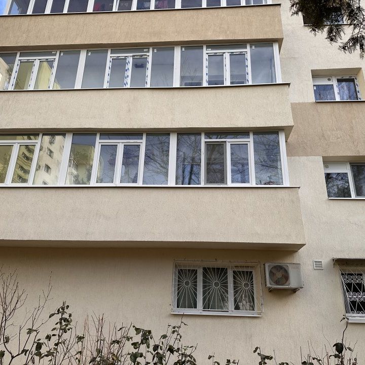 IANCULUI / 2 G.S. / BALCON 10 MP / LIBER - Fotografie 1